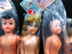 LOT 1 4 DRESS ME DOLLS A